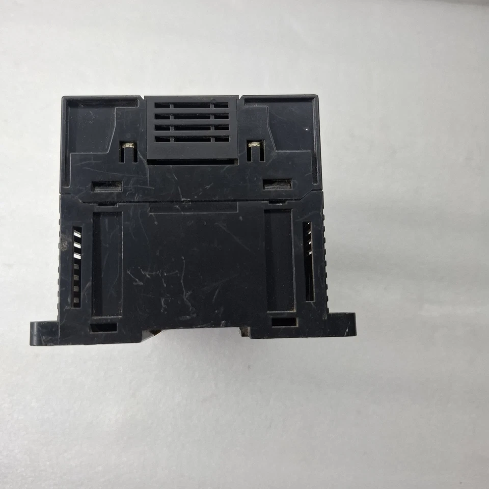 OMRON CP1E-N60DR-D PROGRAMMABLE CONTROLLER 24VDC FOR PARTS CP1EN60DRD